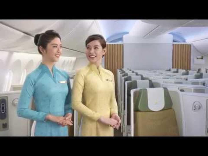 Blouse tay phồng quá đà: Tay phồng quá to dễ khiến tổng thể trông nặng nề, thay vào