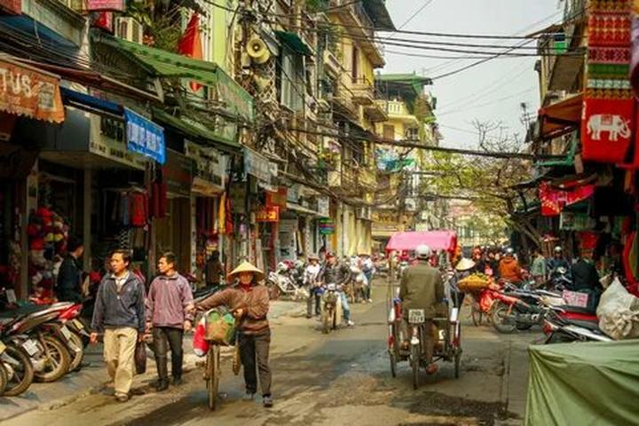 Nội dung: Trong một bóng mát trong mùa hè nóng bỏng, một cột mốc trong lịch sử nhạc